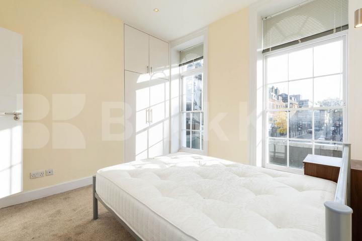 A 2 bed 2 bath property located close to an abundance of amenities Chapel Market , Angel